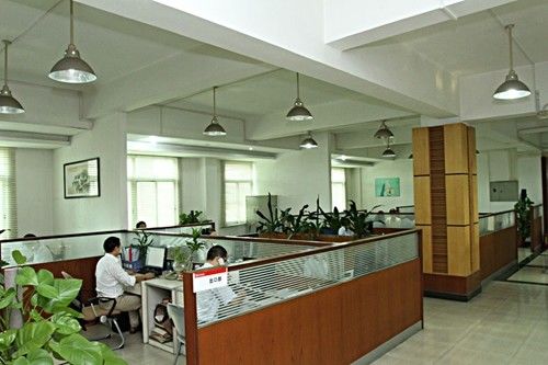 Laminated Santos Rosewood Wood Veneer Crown Thickness Can Be Customized 0.15-1.8mm Đối với Đối với mặt tủ