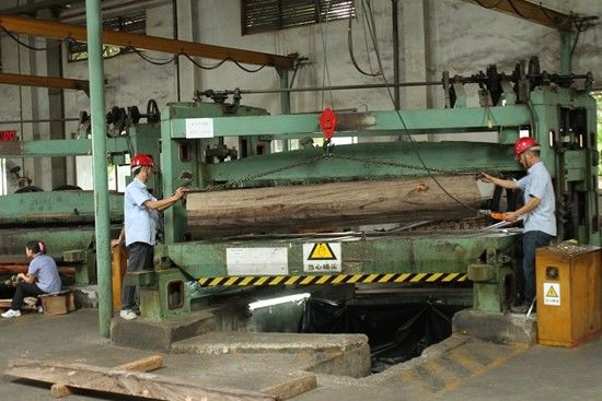 Fancy Wood Veneer Santos Rosewood Man-Made Veneer Sheet 2050-3200mm Cho nhạc cụ Trung Quốc Factory