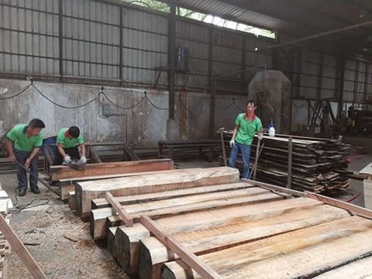 Fancy Wood Veneer Santos Rosewood Man-Made Veneer Sheet 2050-3200mm Cho nhạc cụ Trung Quốc Factory