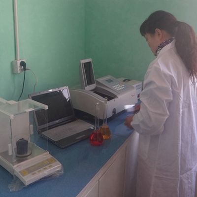 Vương miện gỗ veneer được thiết kế theo tiêu chuẩn ISO Cắt màu nâu cho mặt cửa và tủ