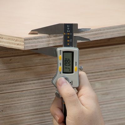 Red Oak Fancy Mdf Crown Grain Wood Veneer Slip Match Thiết bị nội thất