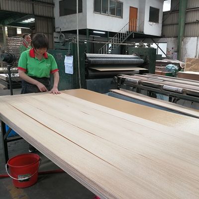 Tấm nền MDF / Ván dăm / Ván dăm Tấm nền Makore Wood Veneer 2440x1220mm