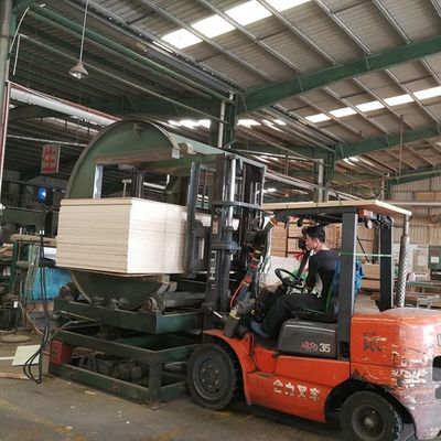 Đối mặt với gỗ tự nhiên Ash Crown Veneer E0/E1 Fancy Plywood / Mdf / Chipboard