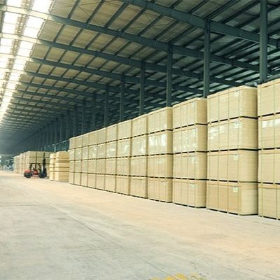 Bảng sợi hướng OSB2 Ba lớp với Radiata Pine 2745mm chiều dài cho bảng mang tải