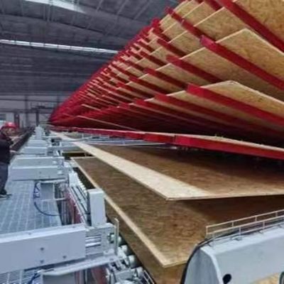 Radiata Pine Oriented Strand Board Osb4 2440 * 1220 * 18mm Có thể được tùy chỉnh kích thước cho tường bên ngoài và tấm mái nhà