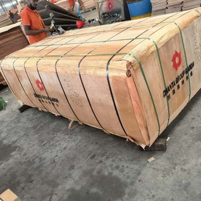 2440 * 1220 Toàn bộ Gabon Okume gỗ veneer 0.2mm - 0.4mm Cho Fancy Panel Factory