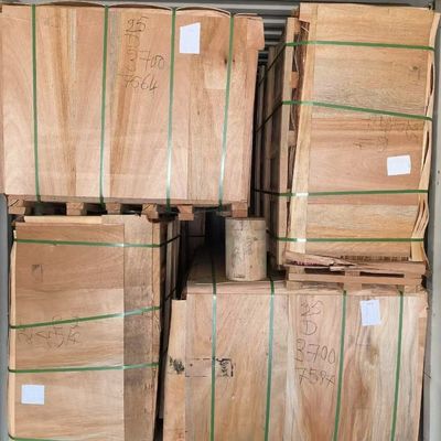 2440 * 1220 Toàn bộ Gabon Okume gỗ veneer 0.2mm - 0.4mm Cho Fancy Panel Factory